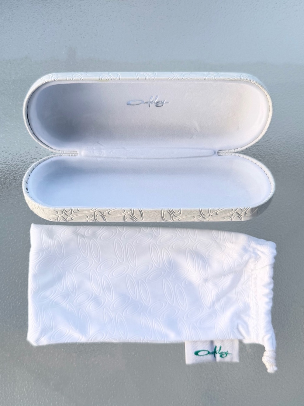 Oakley White Embossed O Sunglass/Eyeglass Hard Case - Picture 7 of 10